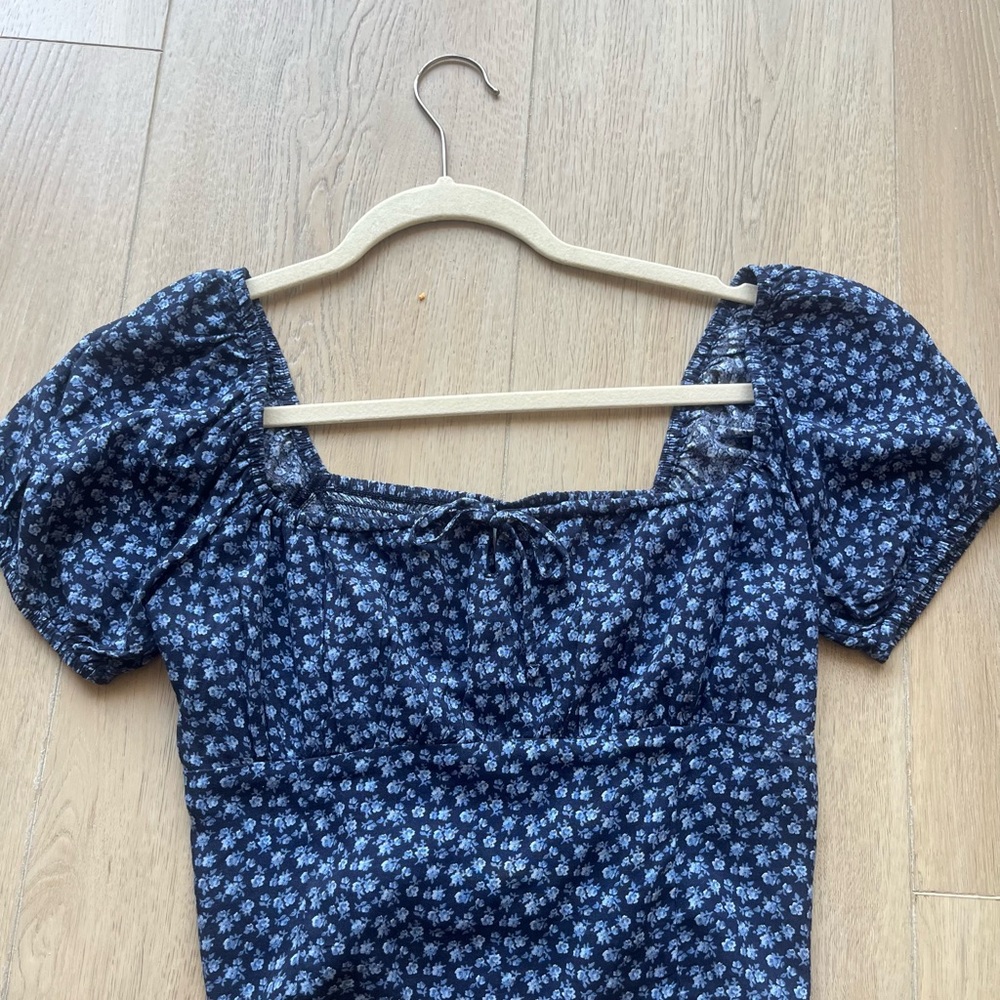 Hollister Blue and White Puff Sleeve Ruched Blouse